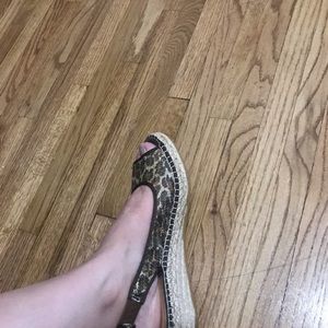 I’m selling it beautiful sandals so comfortable .Purchased in Barcelona